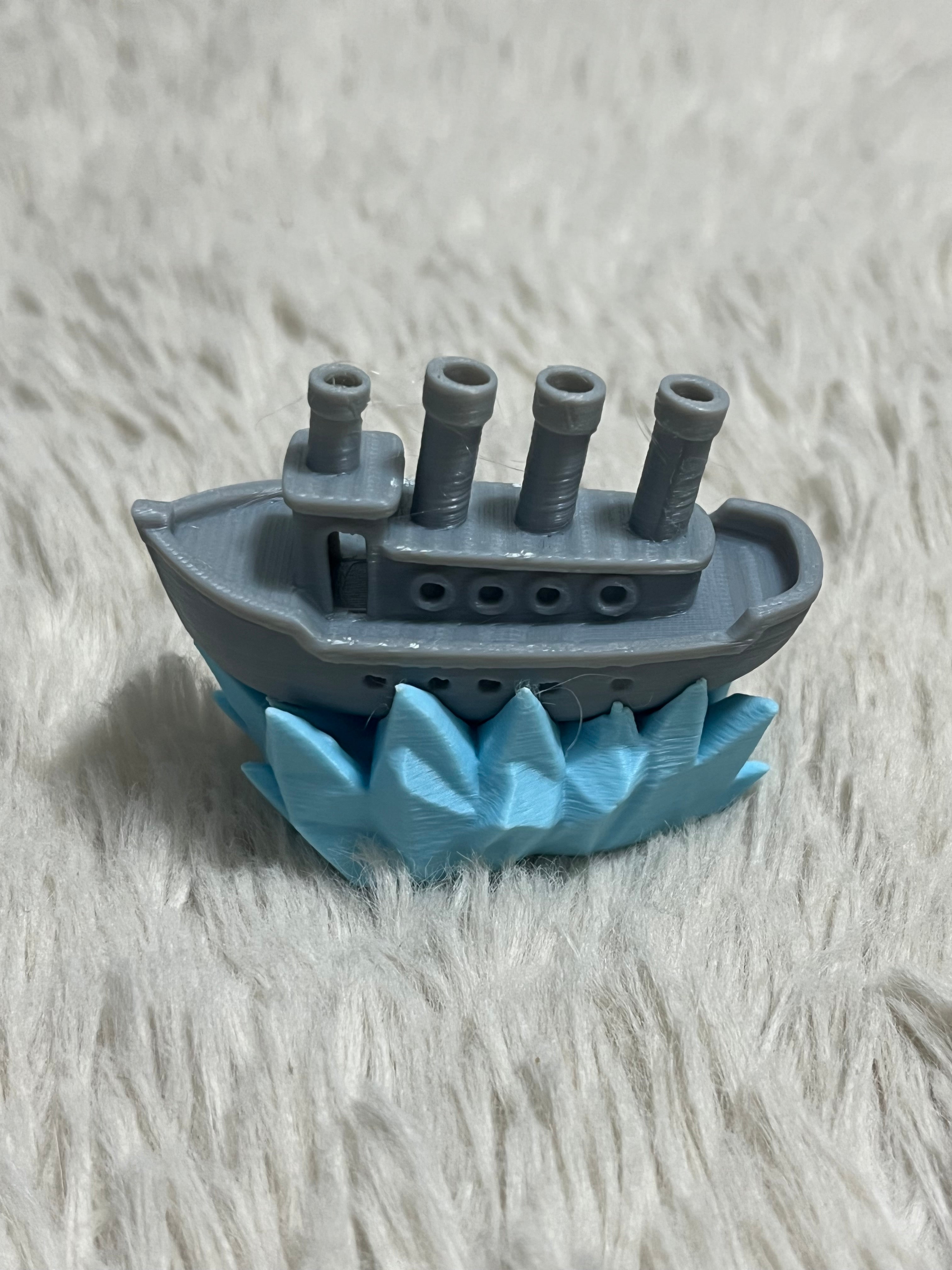 Titanic Mini Figurine