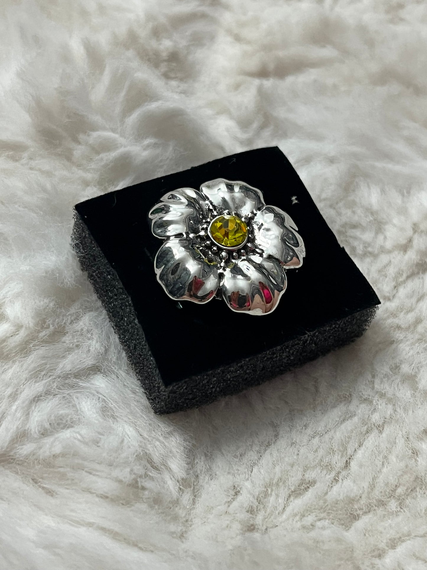 Daisy Shine Paparazzi Ring