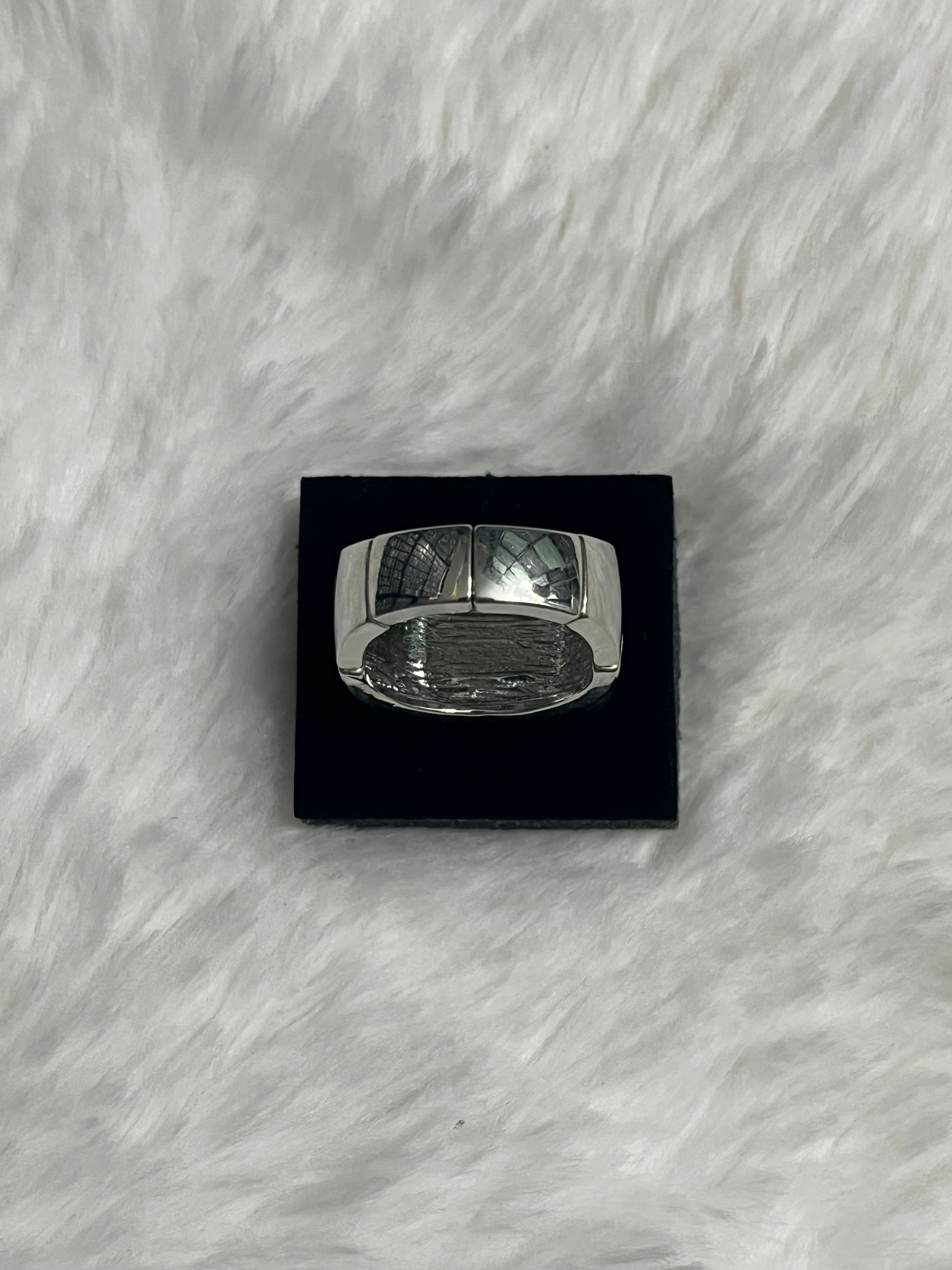 Diagonally Dominant Paparazzi Ring