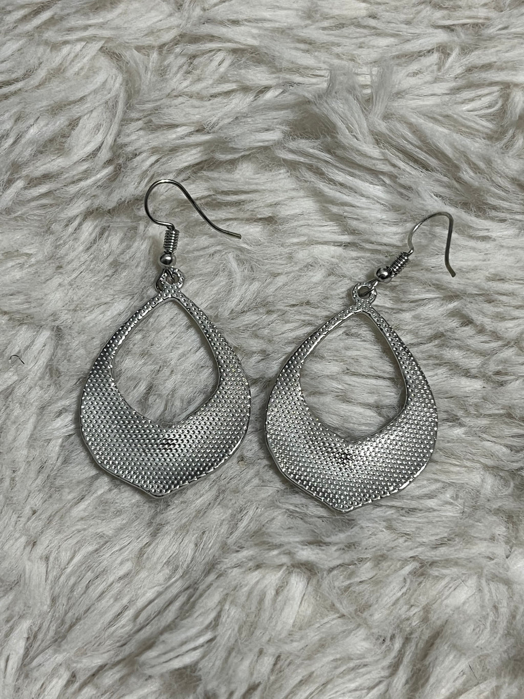 Cache Reserve Paparazzi Earrings