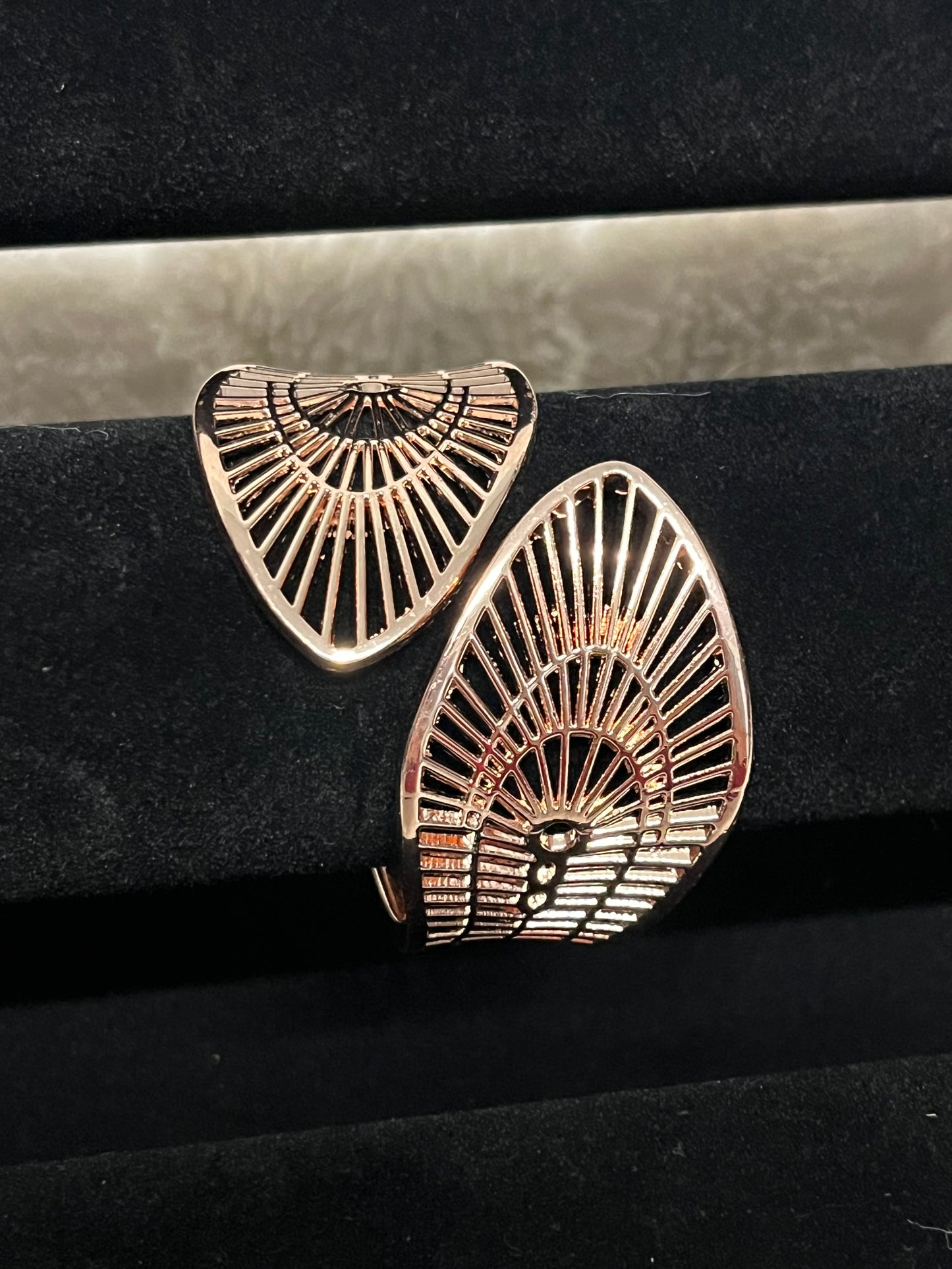 Aura Rays Cuff