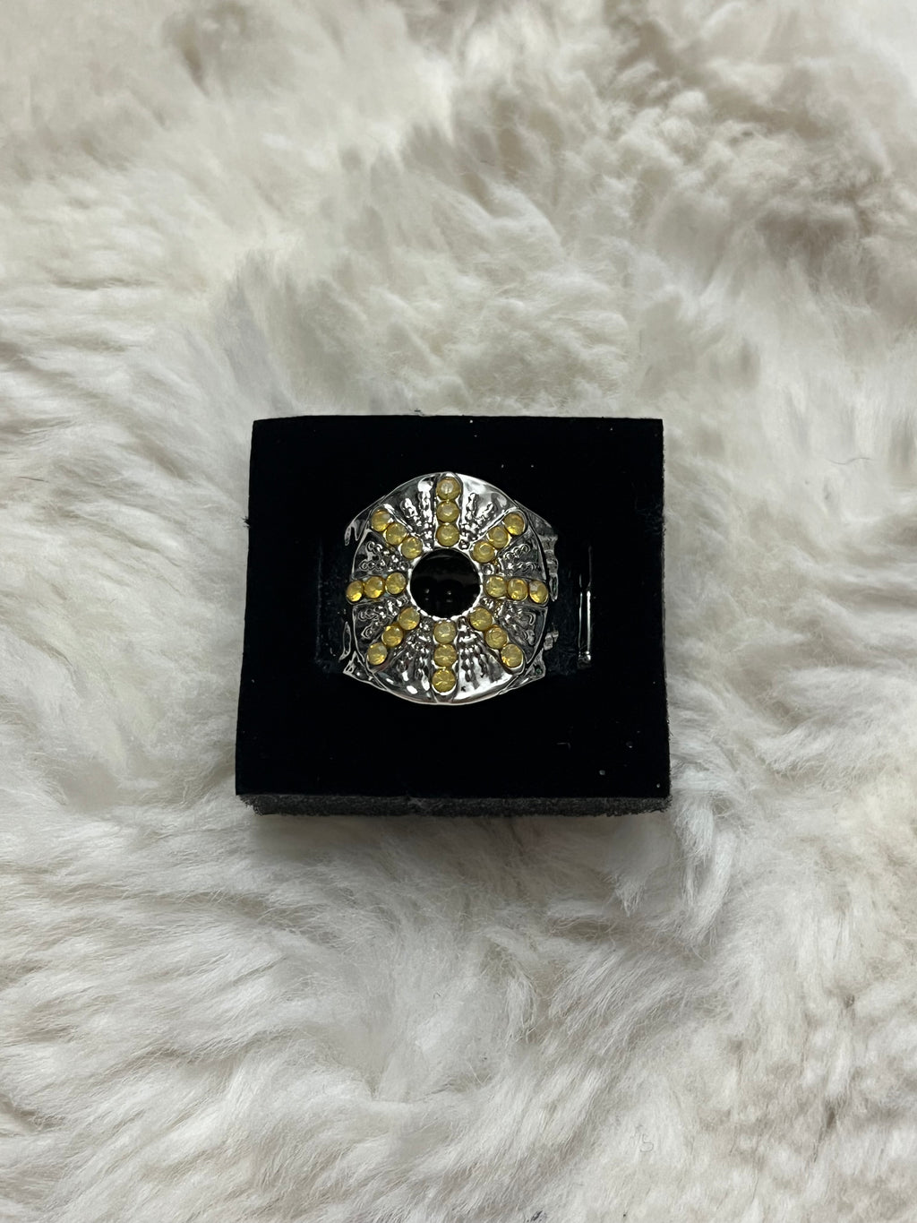 Stylish Sunbeams Paparazzi Ring