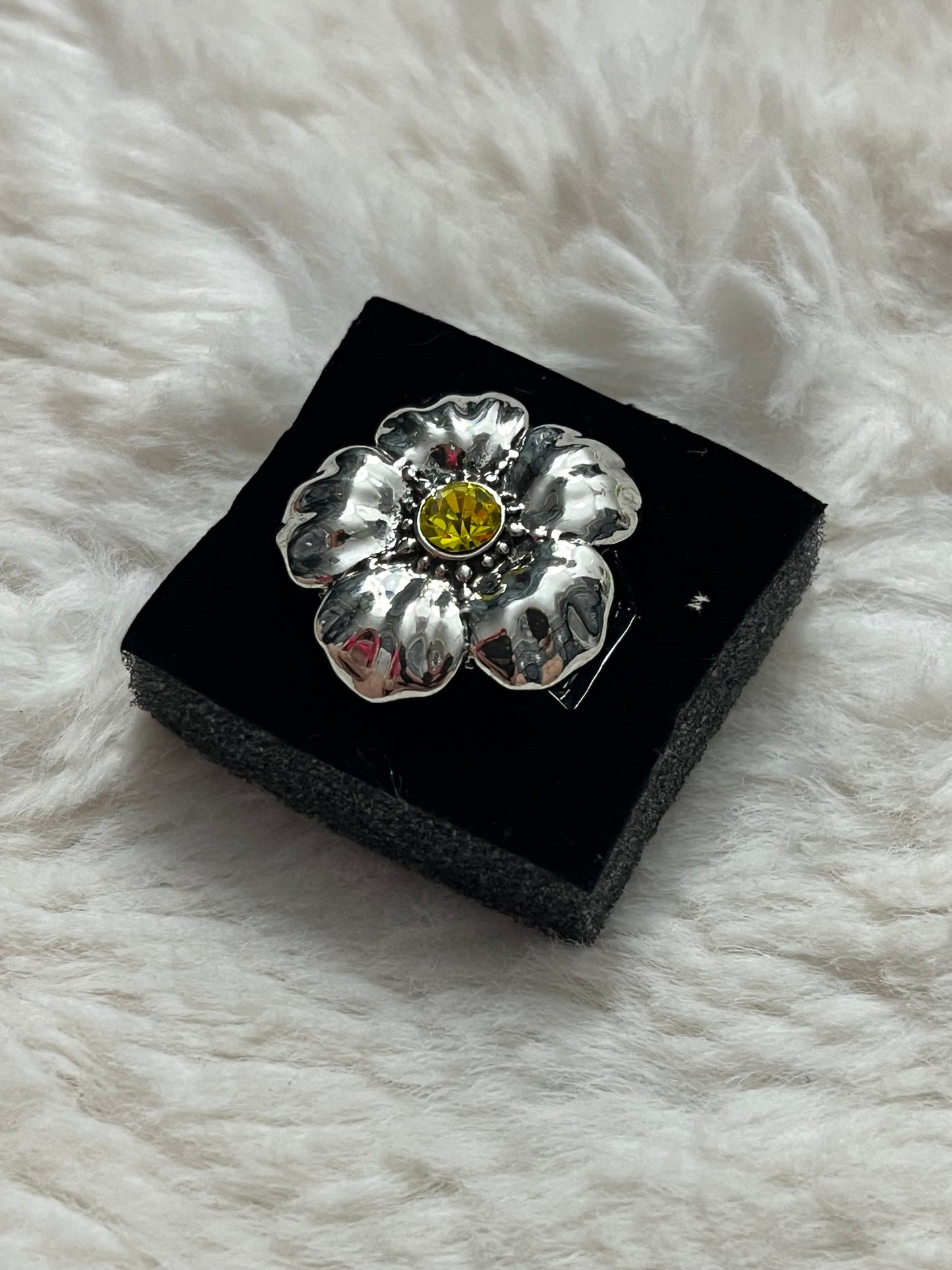 Daisy Shine Paparazzi Ring
