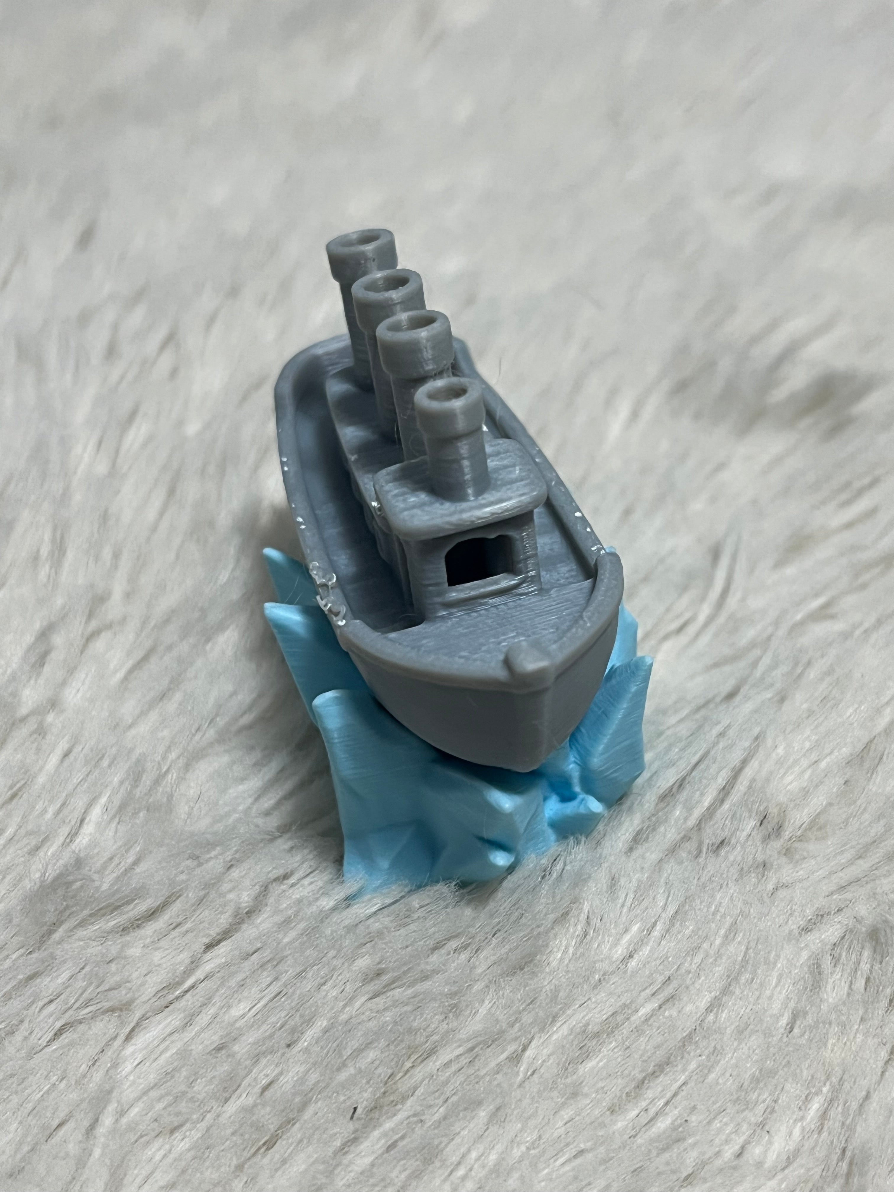 Titanic Mini Figurine
