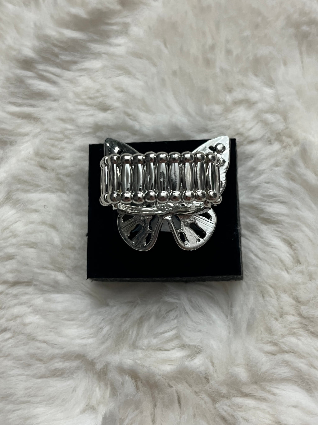 Flying Fashionista Paparazzi Ring