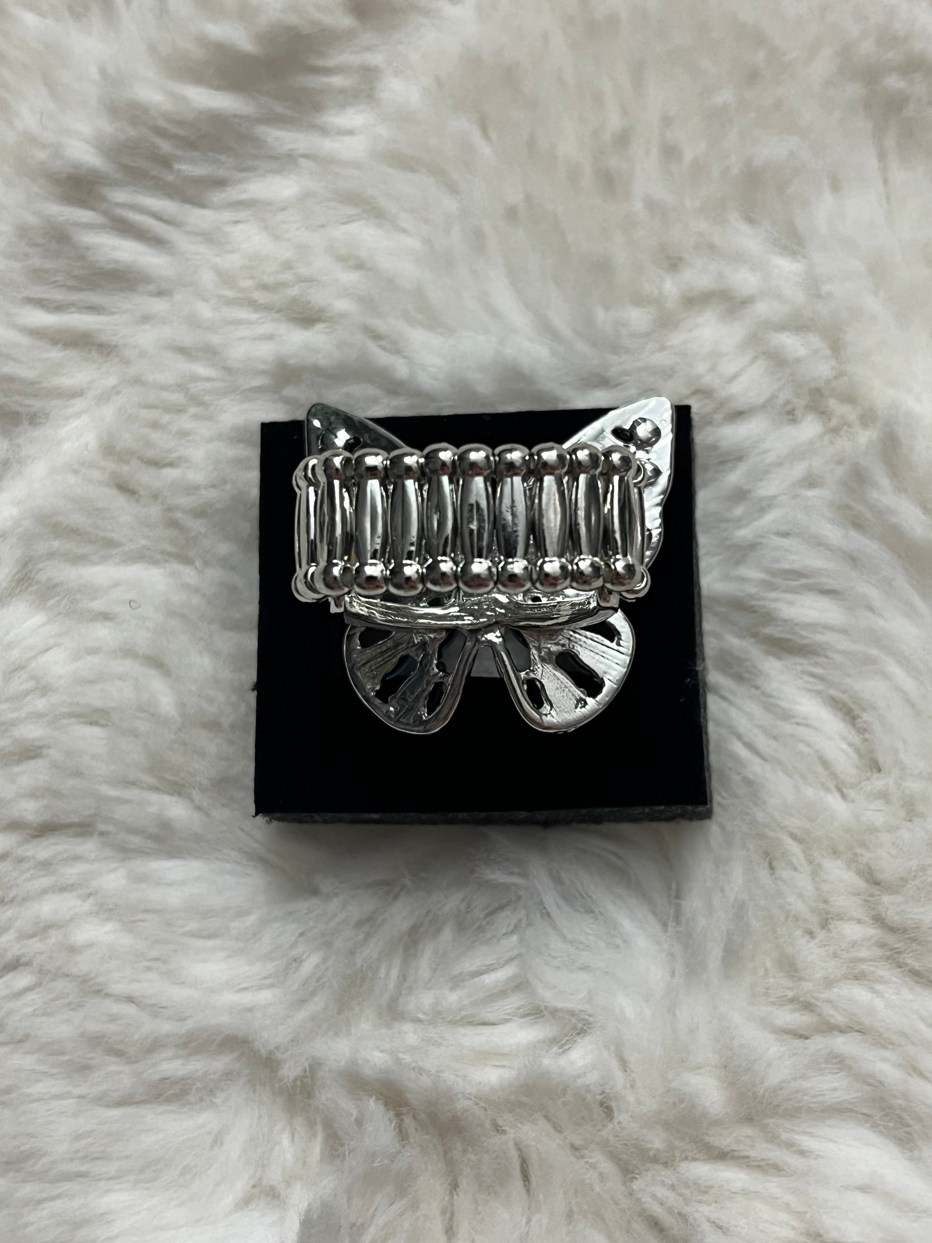 Flying Fashionista Paparazzi Ring