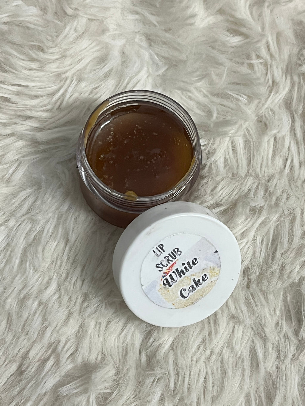 White Cake Lip Scrub