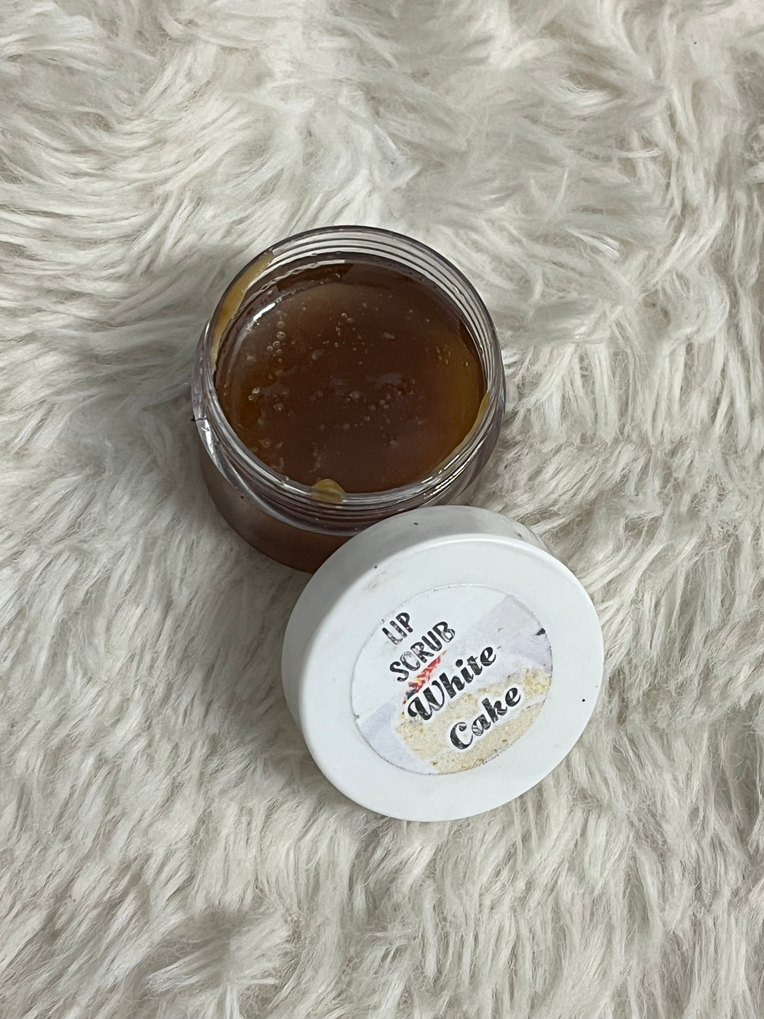 White Cake Lip Scrub