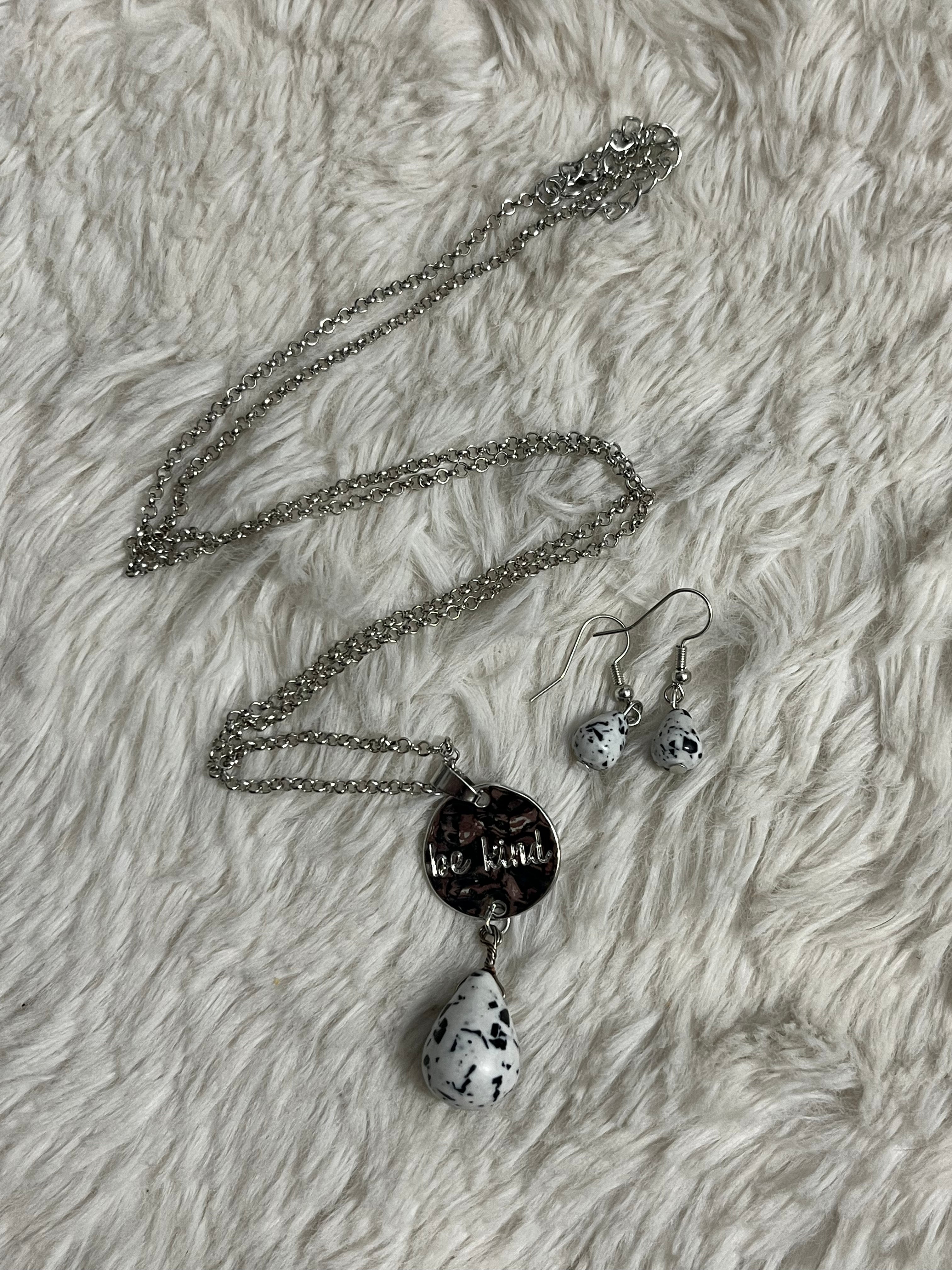 Caring Couture Paparazzi Necklace Set