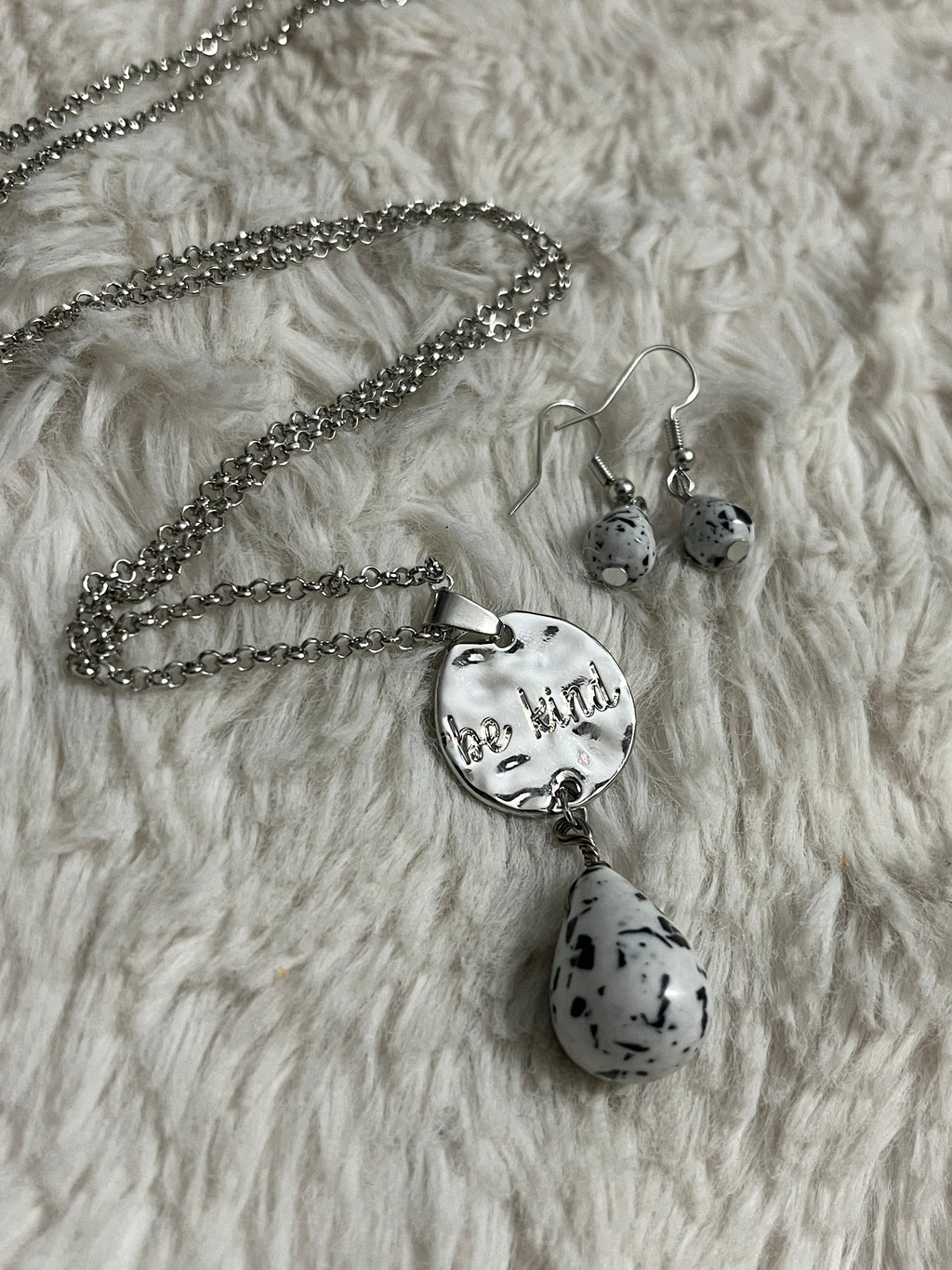 Caring Couture Paparazzi Necklace Set