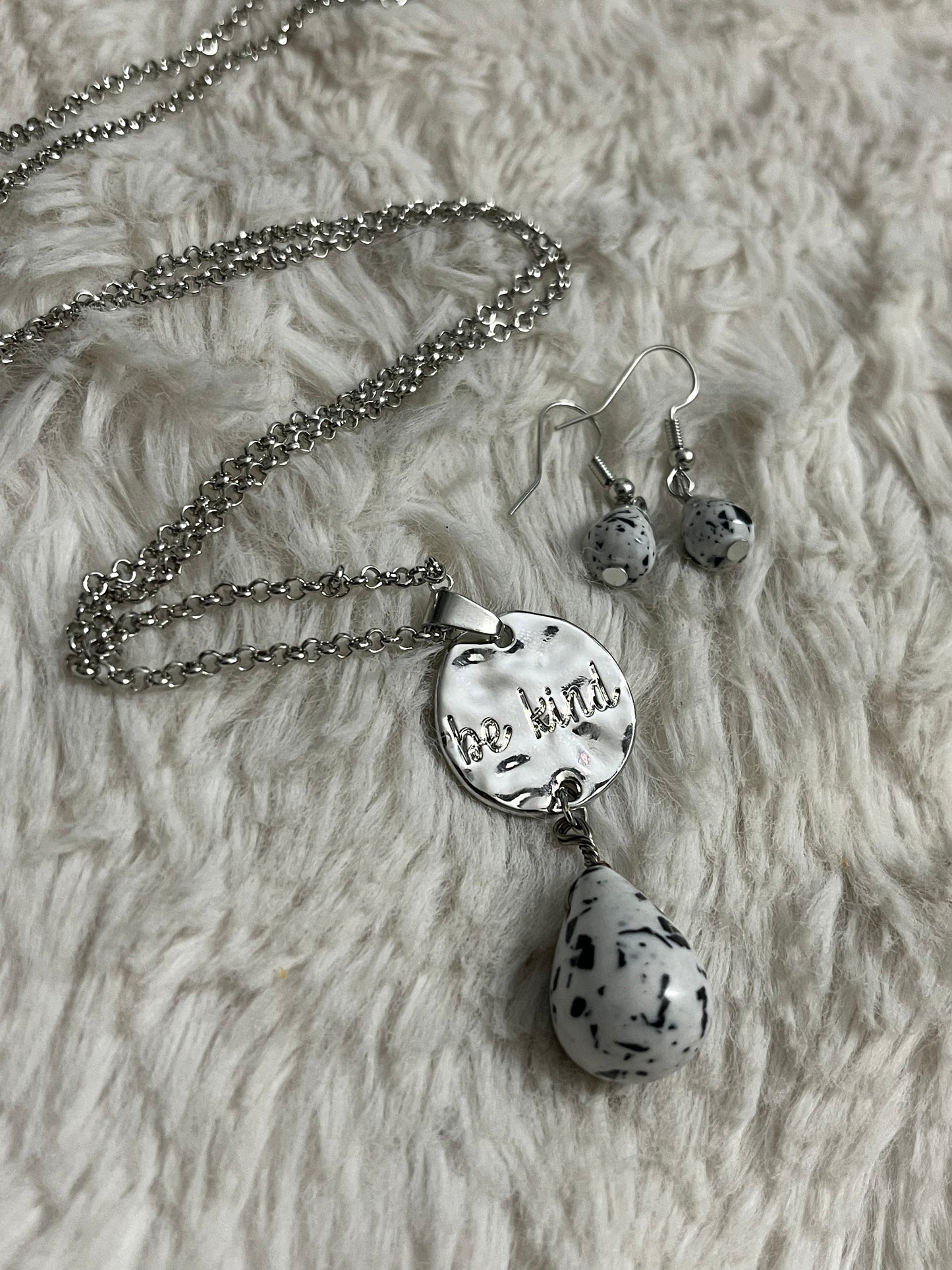 Caring Couture Paparazzi Necklace Set