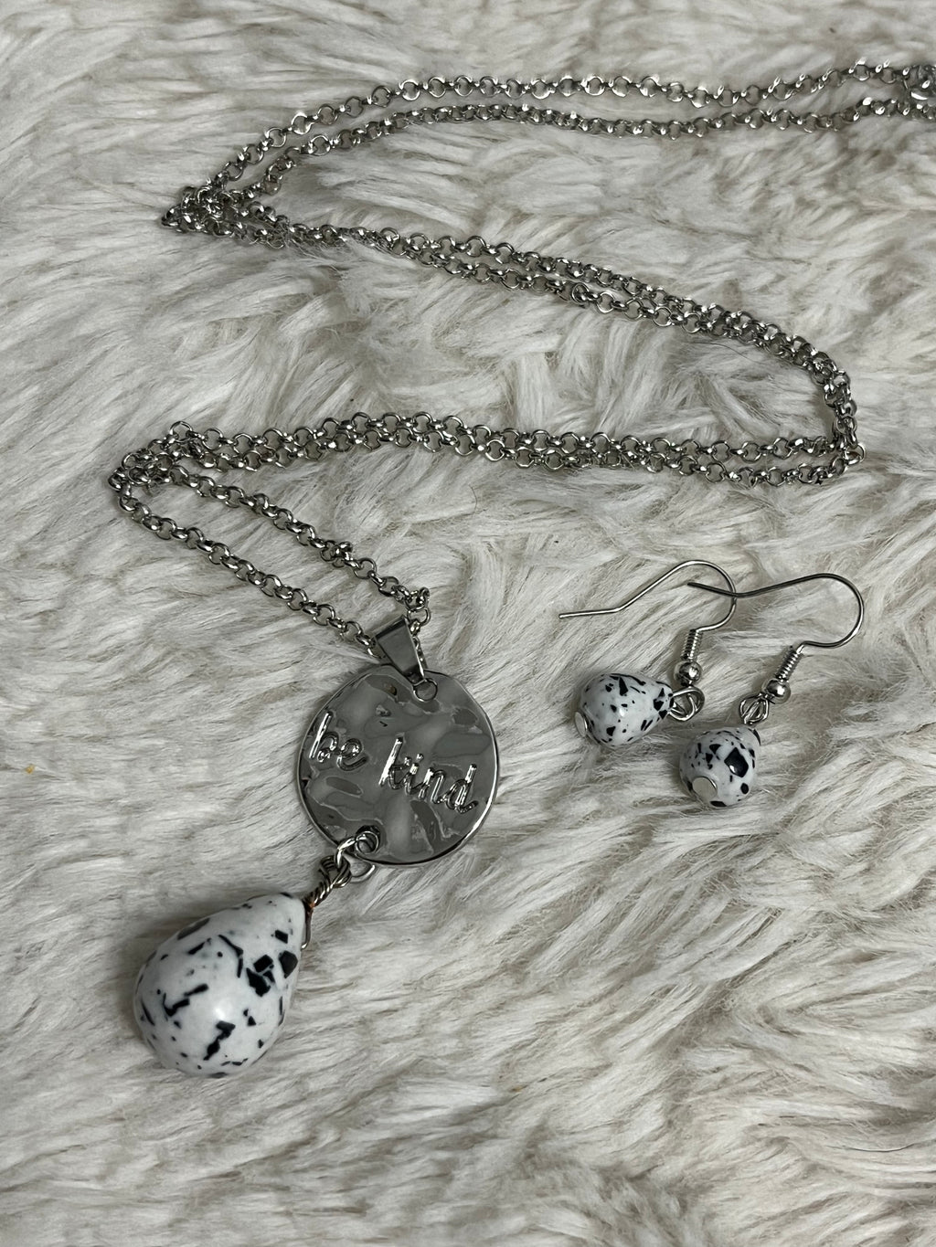 Caring Couture Paparazzi Necklace Set