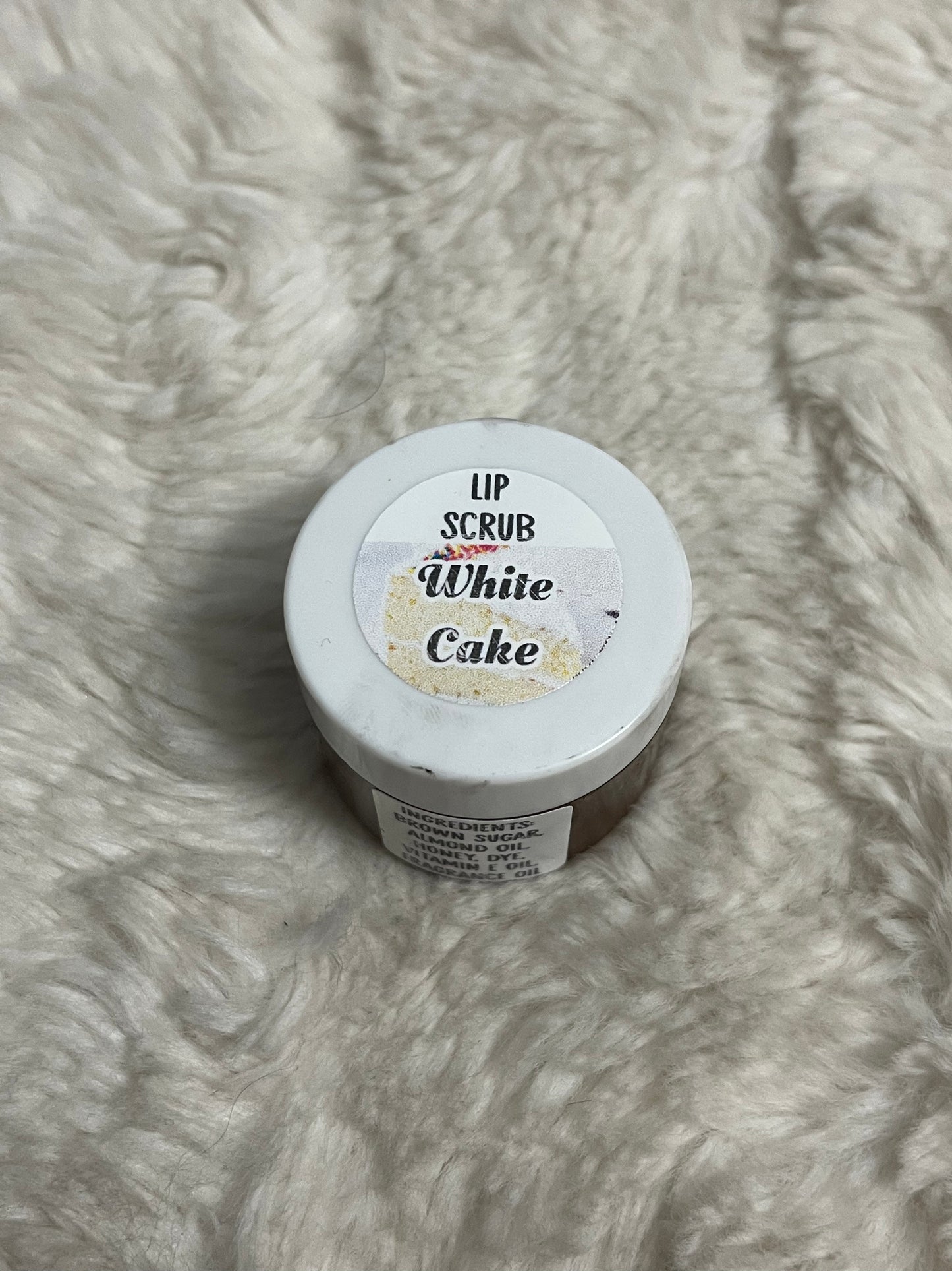 White Cake Lip Scrub