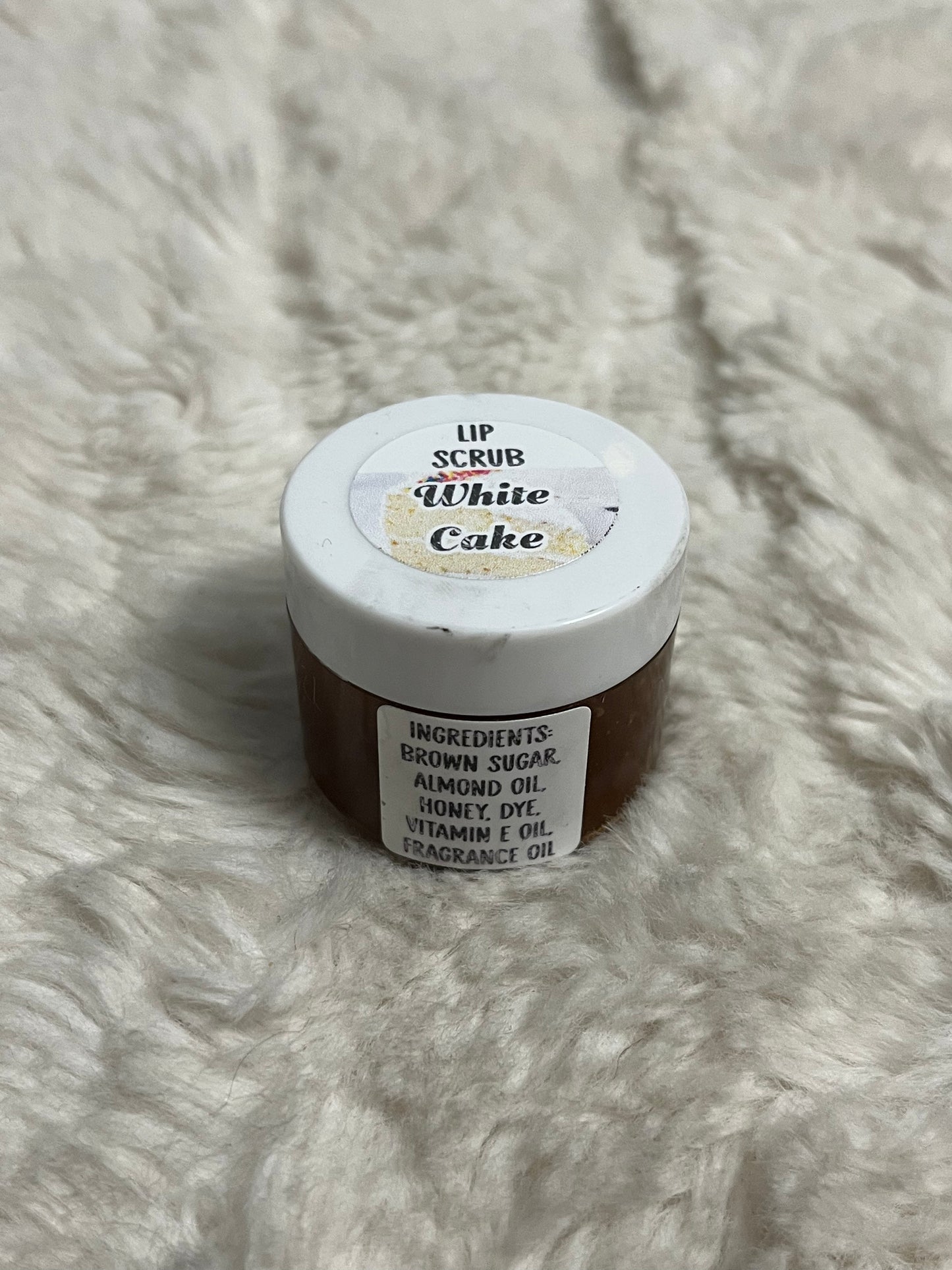 White Cake Lip Scrub